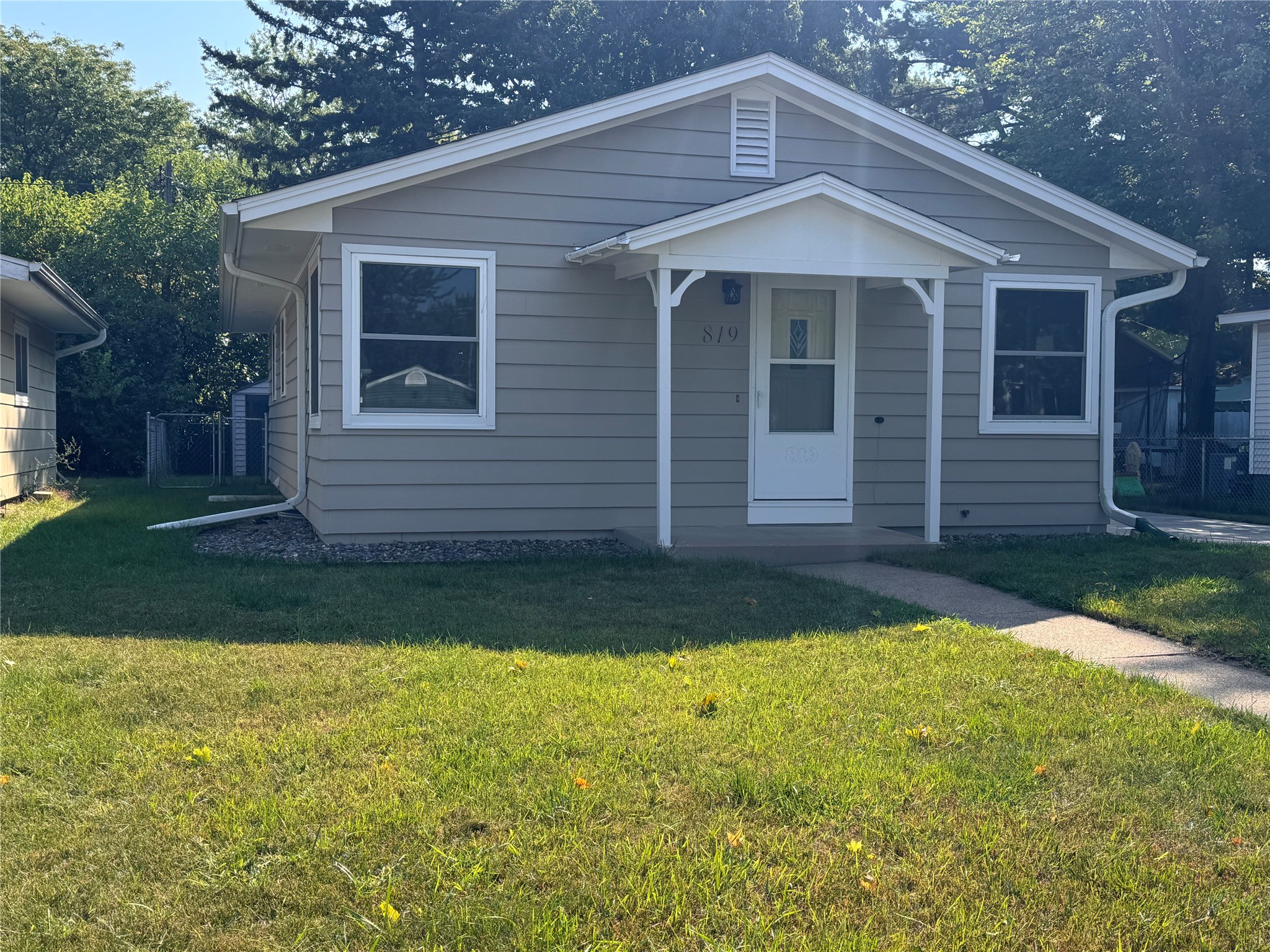 Photo of 819 Brighton Street