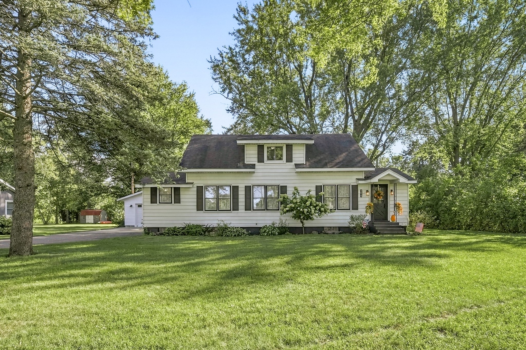 Photo of 300 Elm Avenue W