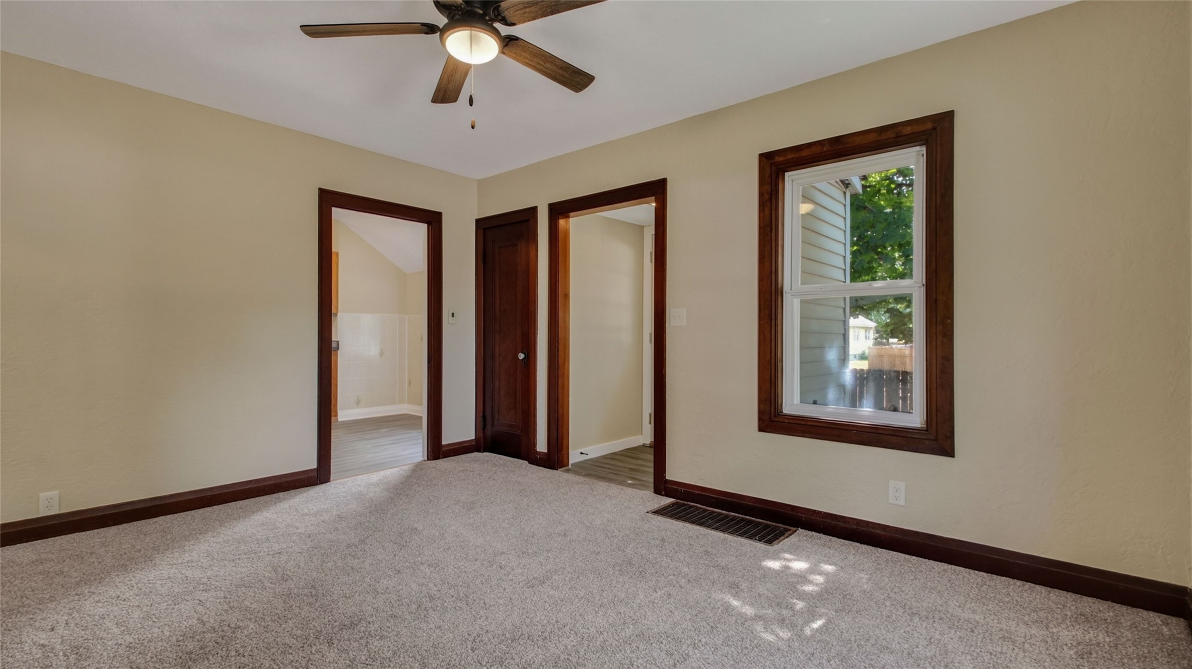 Property Photo #11