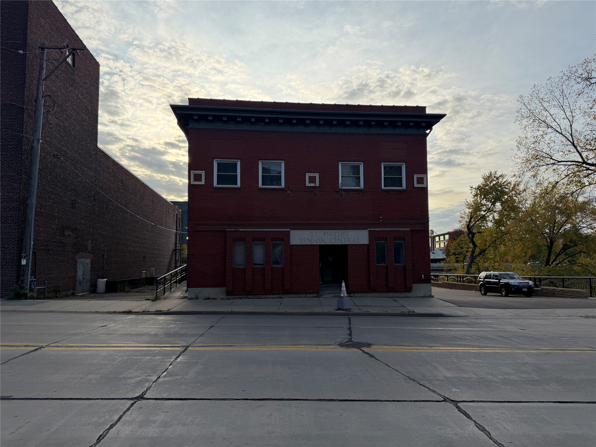 Photo of 8 S Farwell Street, Eau Claire, WI