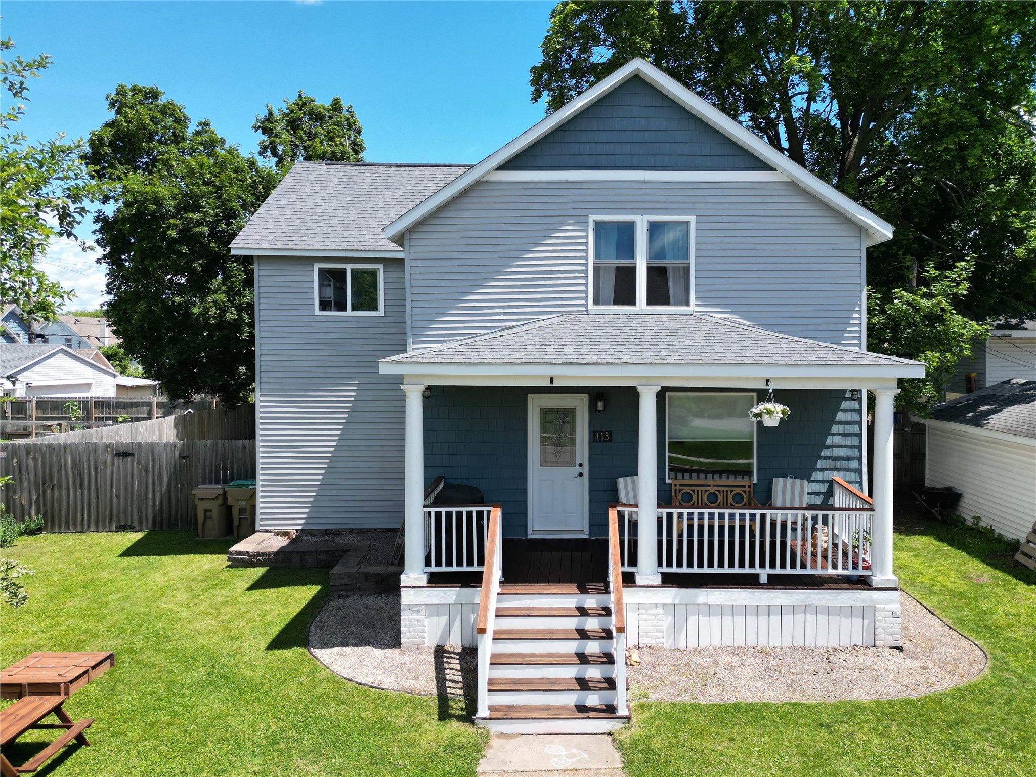 Photo of 115 S Prairie Street
