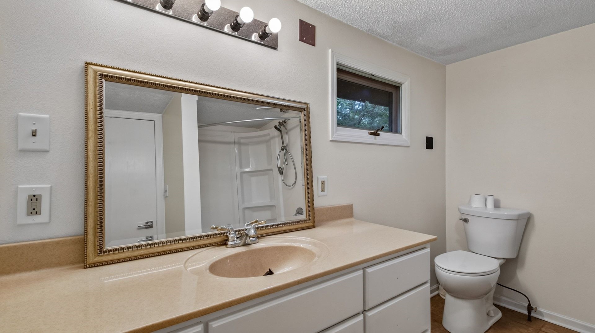 Property Photo #16