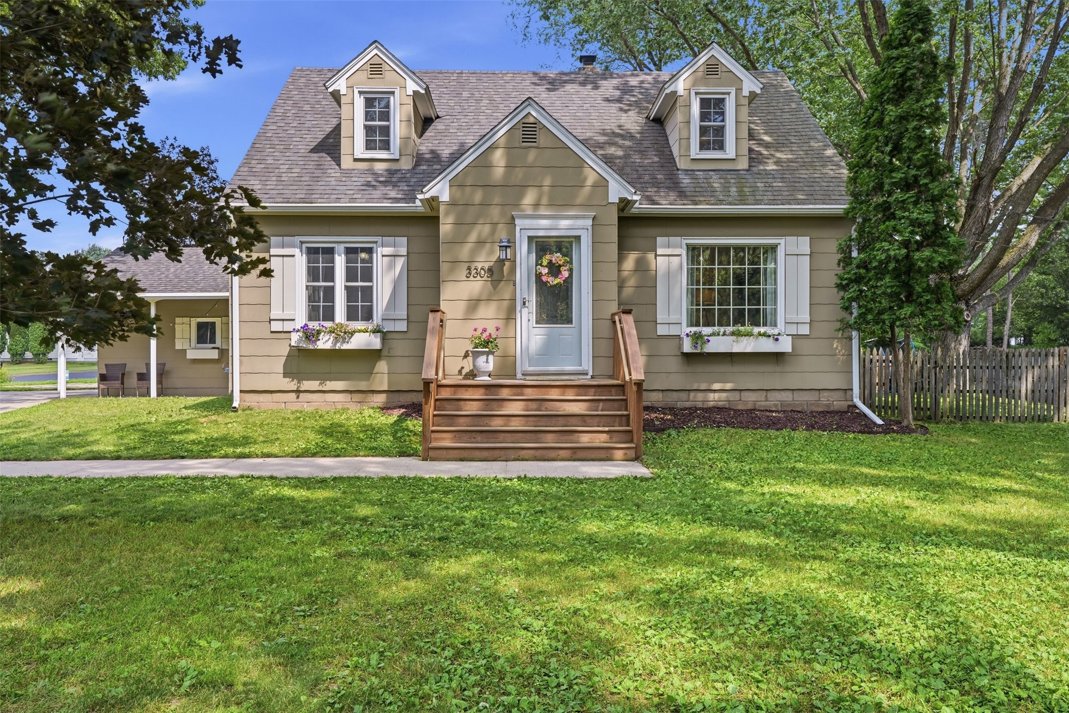 Photo of 3305 Halsey Street
