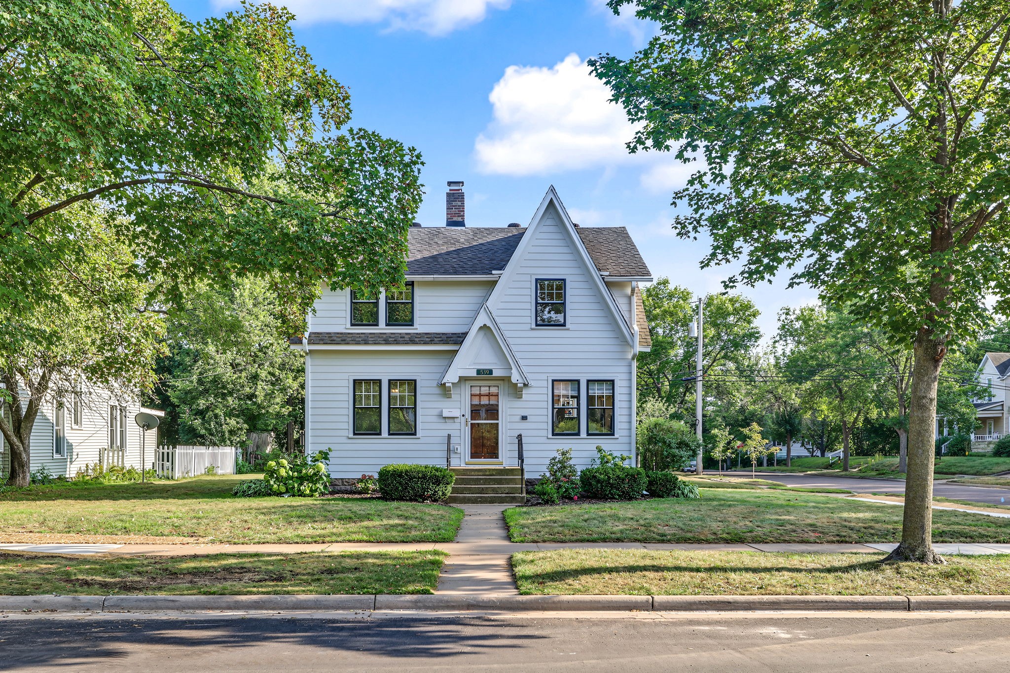 Photo of 539 W Grand Avenue
