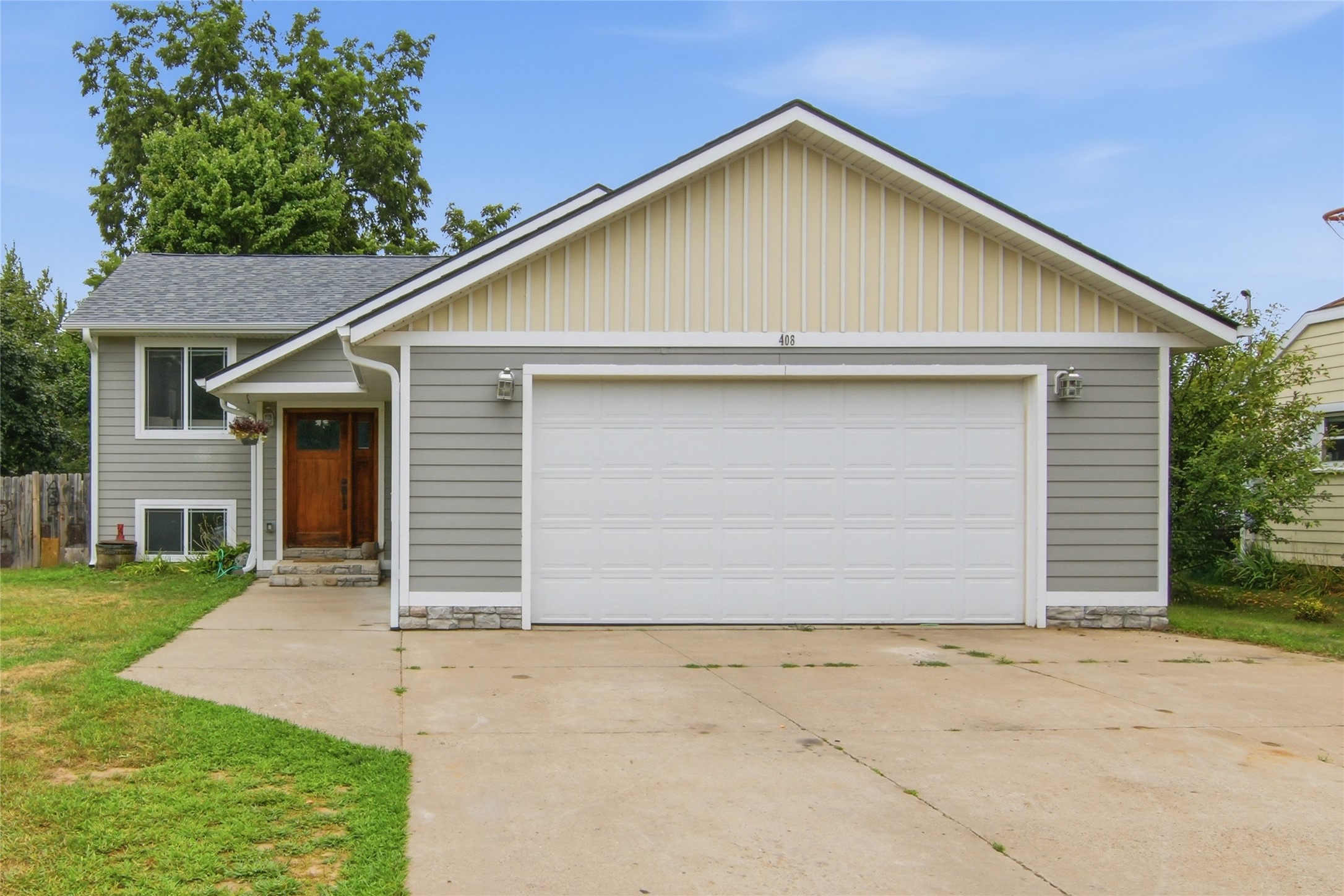 Photo of 408 5th Street W