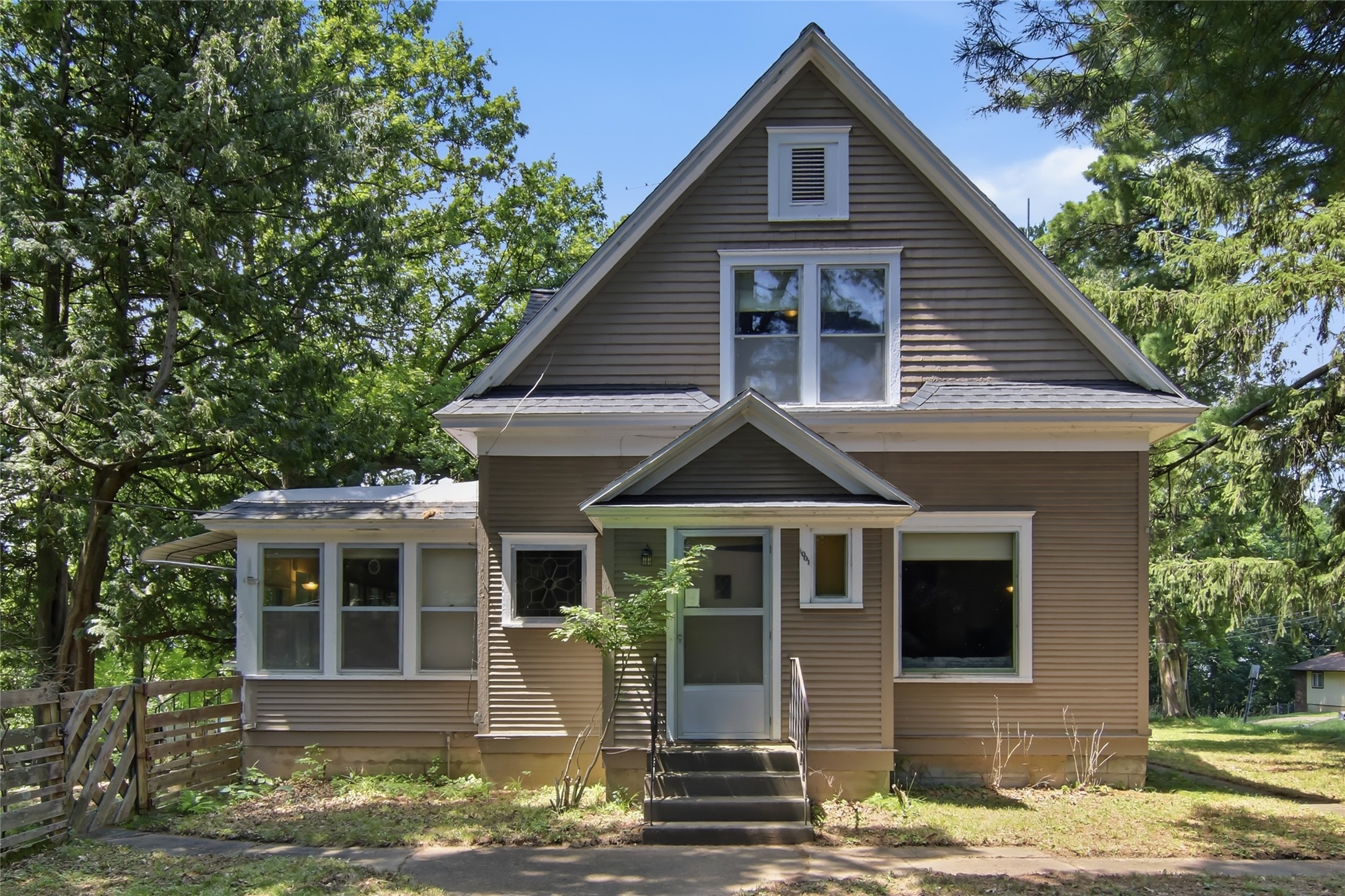 Photo of 1001 13th Street SE