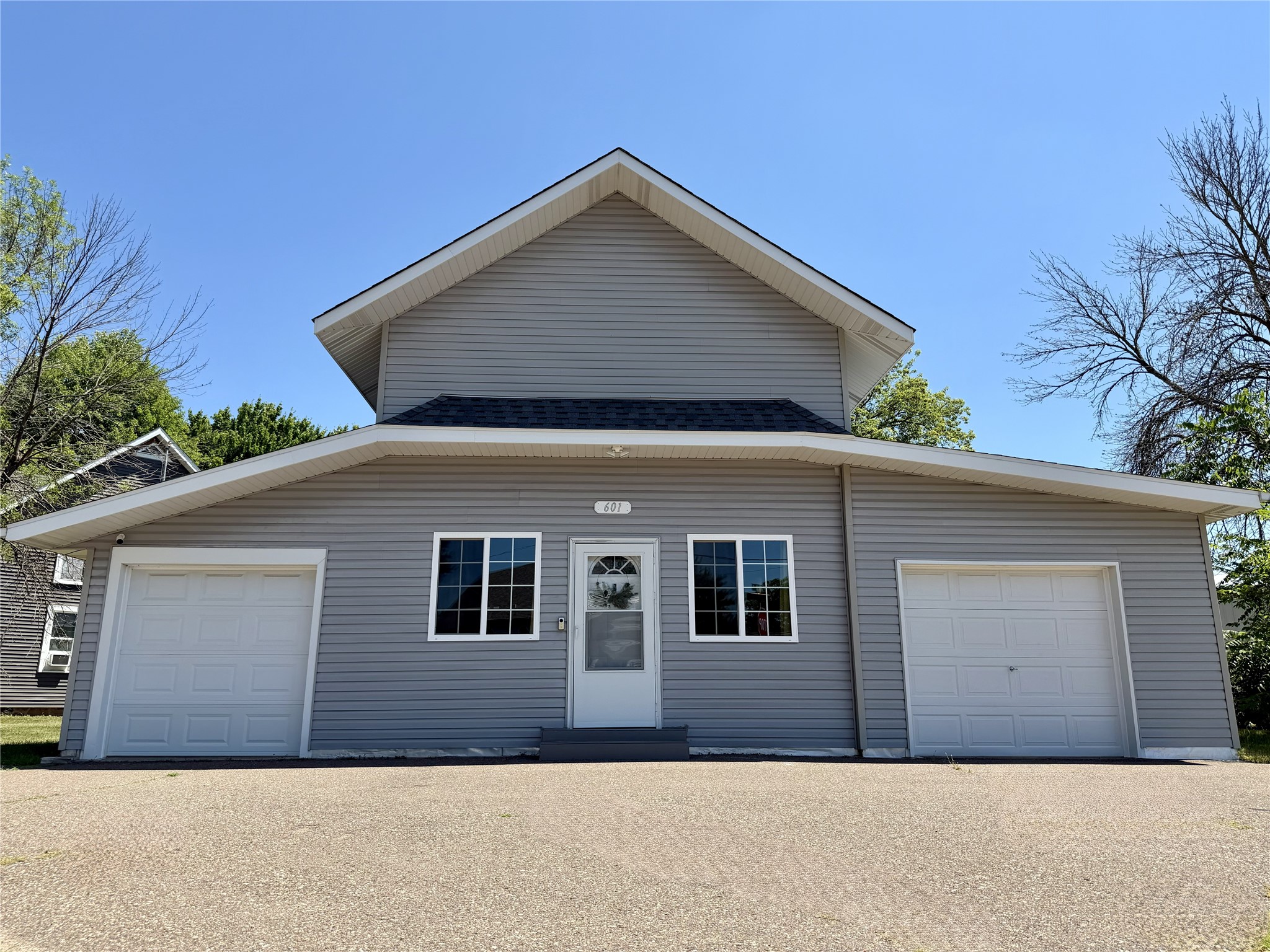 Photo of 601 E Grand Avenue