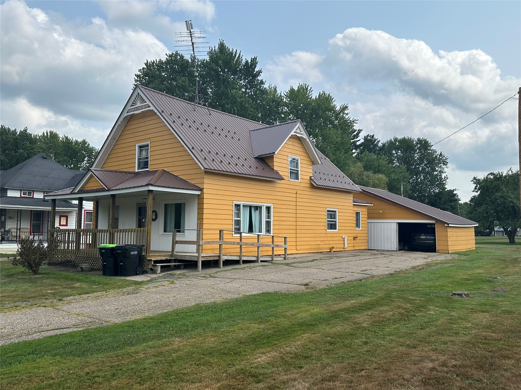 Photo of 222 E Main Street