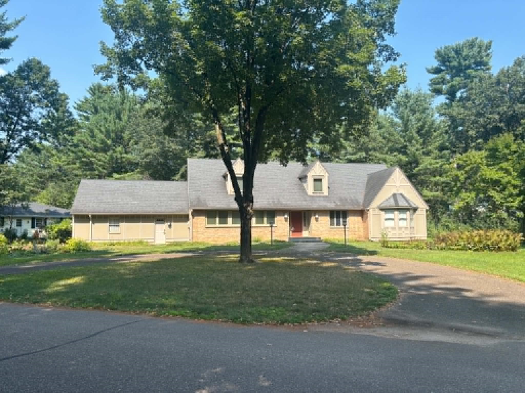 Photo of 346 Heather Road