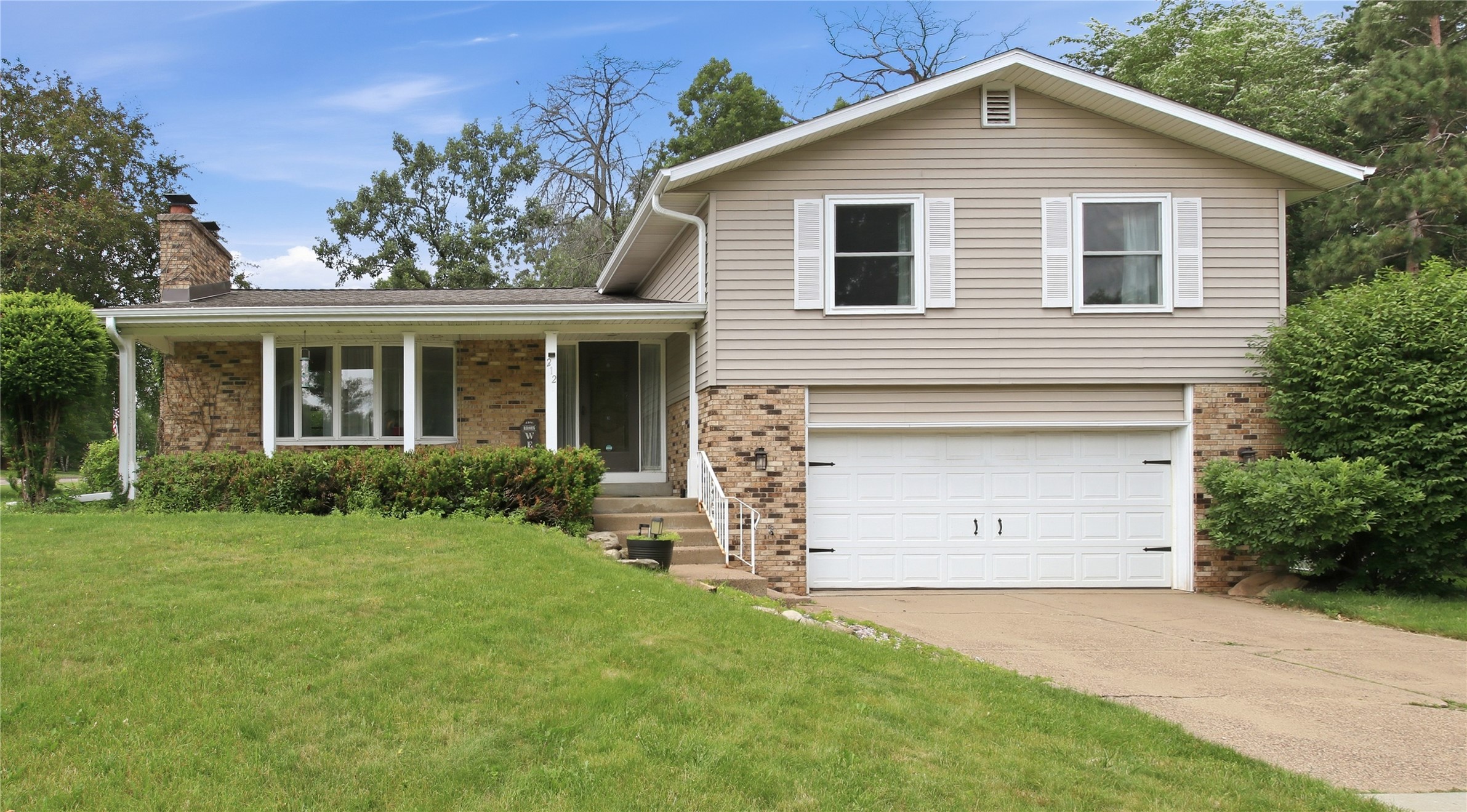 Photo of 212 Country Club Lane
