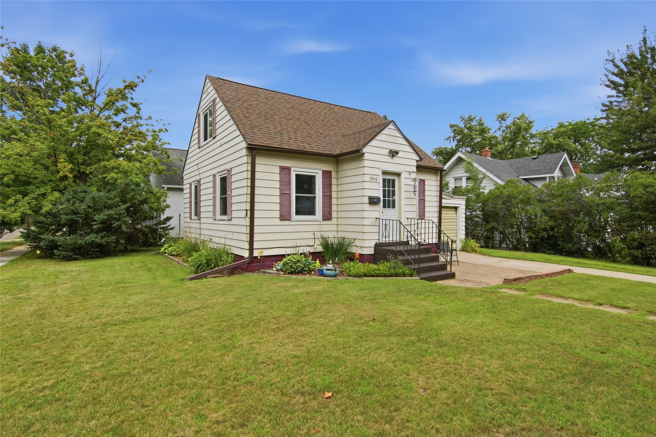 Eau Claire - Residential photo 3 of 23