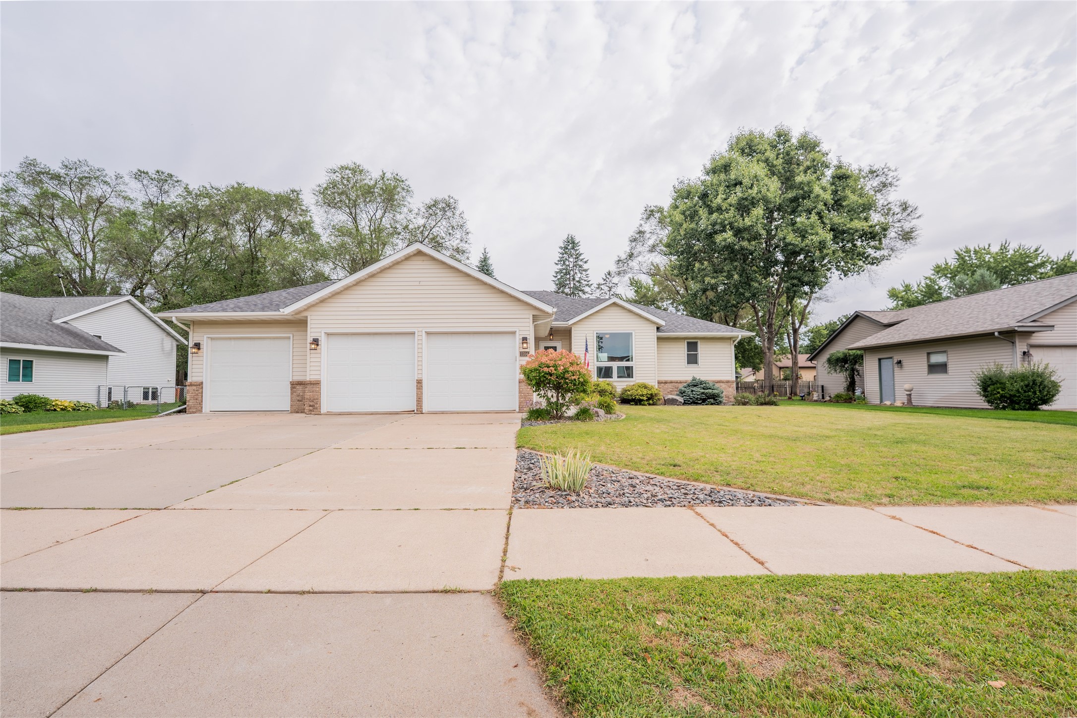 Photo of 1704 Sierra Drive S