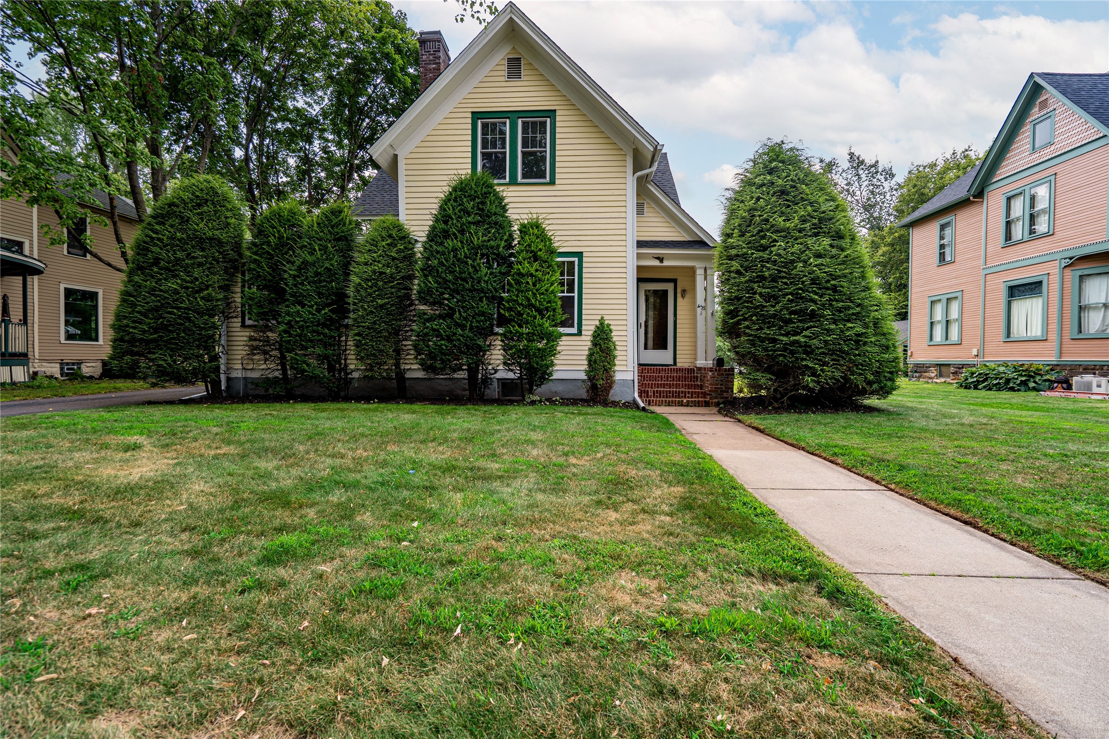 Photo of 453 Summit Avenue