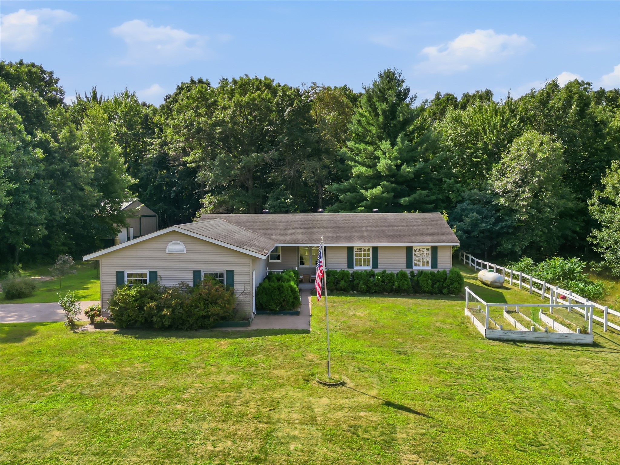 Photo of 4535 W Hemlock Road