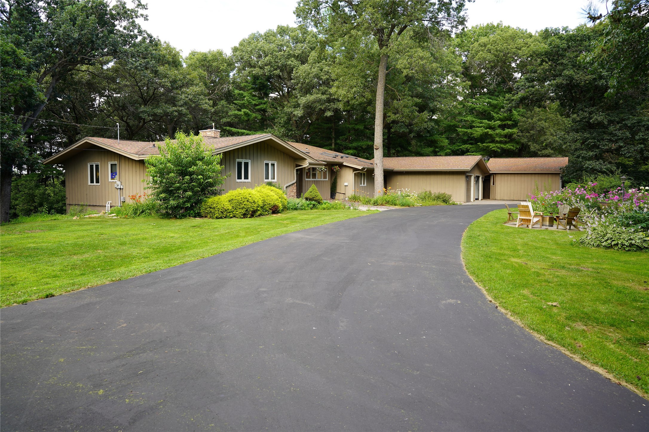 Photo of 990 Blackoak Road