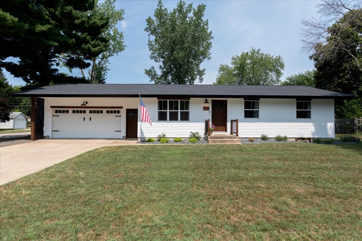 Photo of 421 21st Avenue W, Menomonie, WI