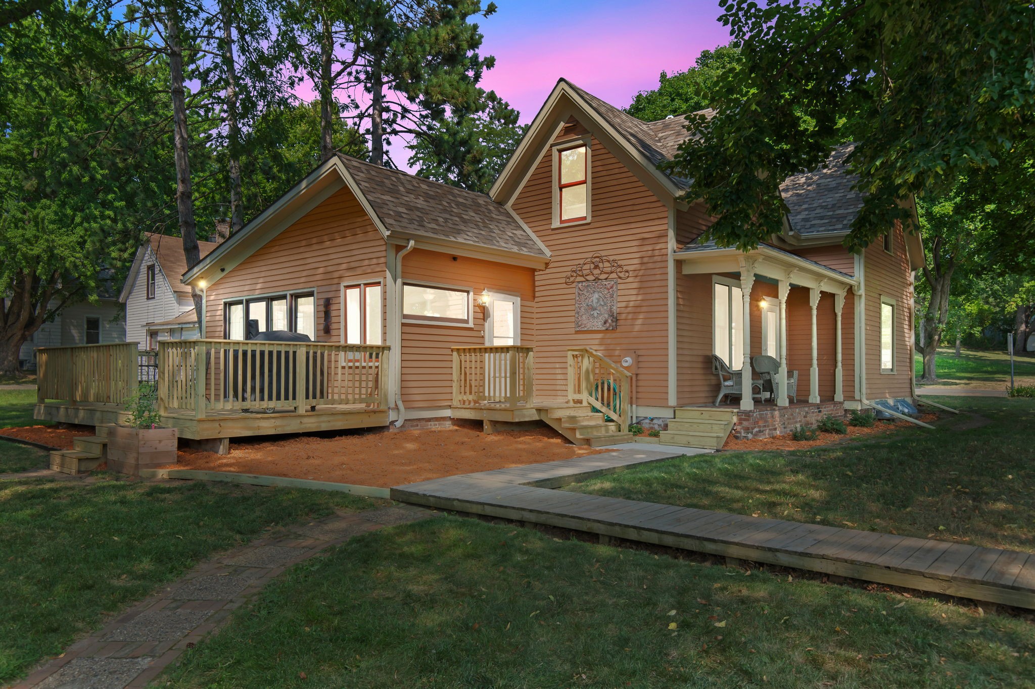 Photo of 1221 10th Street E, Menomonie, WI