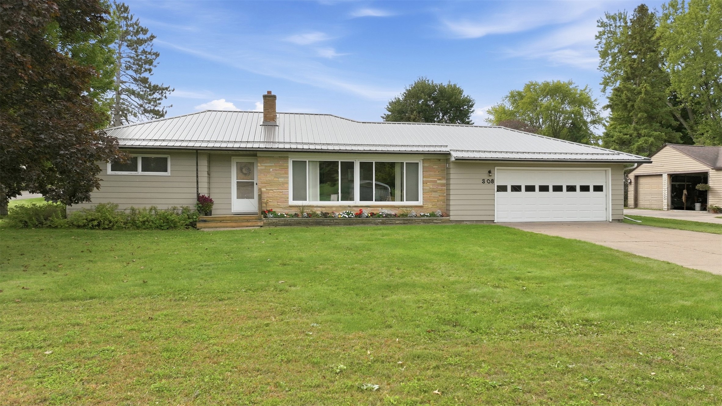 Photo of 308 17th Avenue, Bloomer, WI