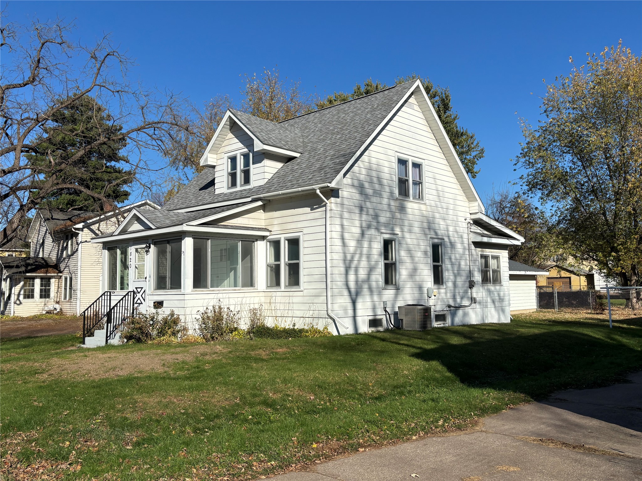 Photo of 1820 Main Street