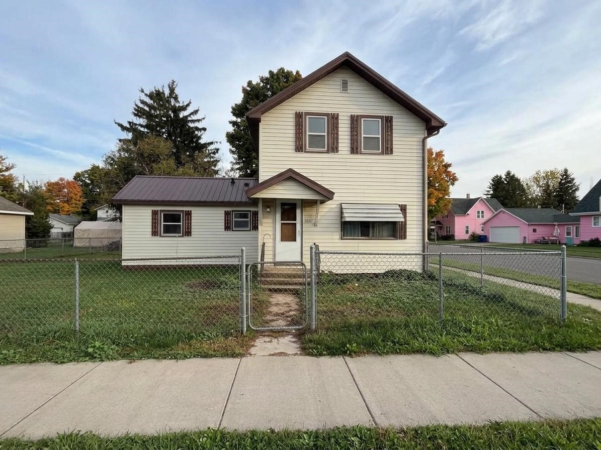 Photo of 1037 E La Salle Avenue, Barron, WI