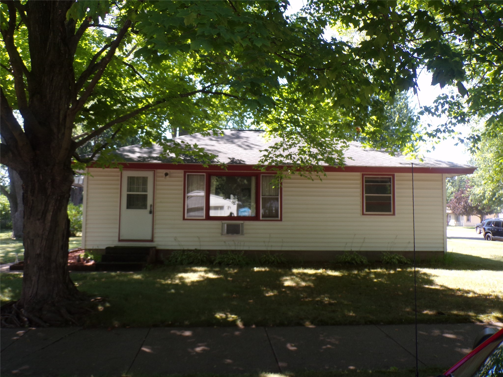 Photo of 315 E Wisconsin Street