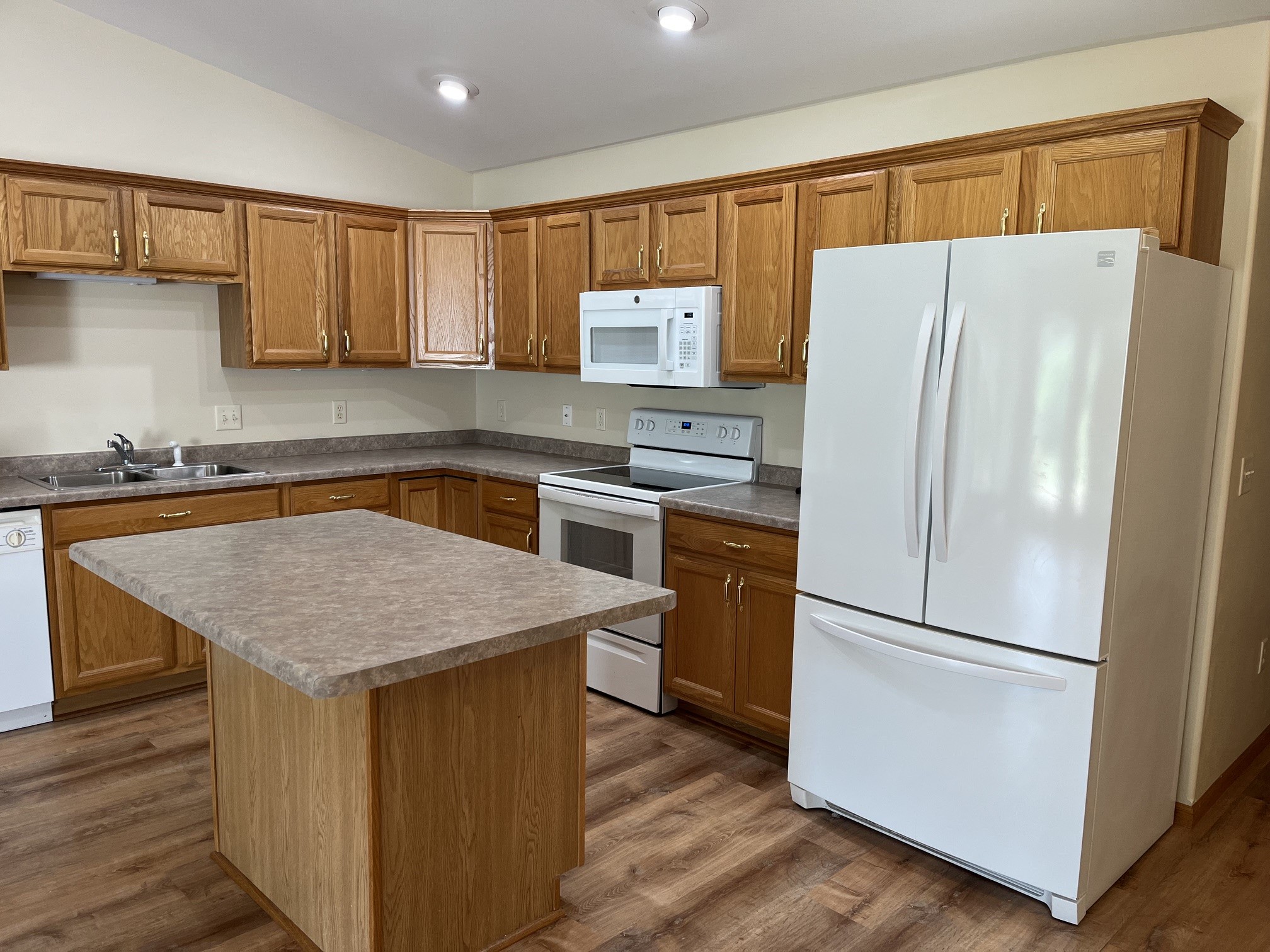 Eau Claire - Residential photo 4 of 21