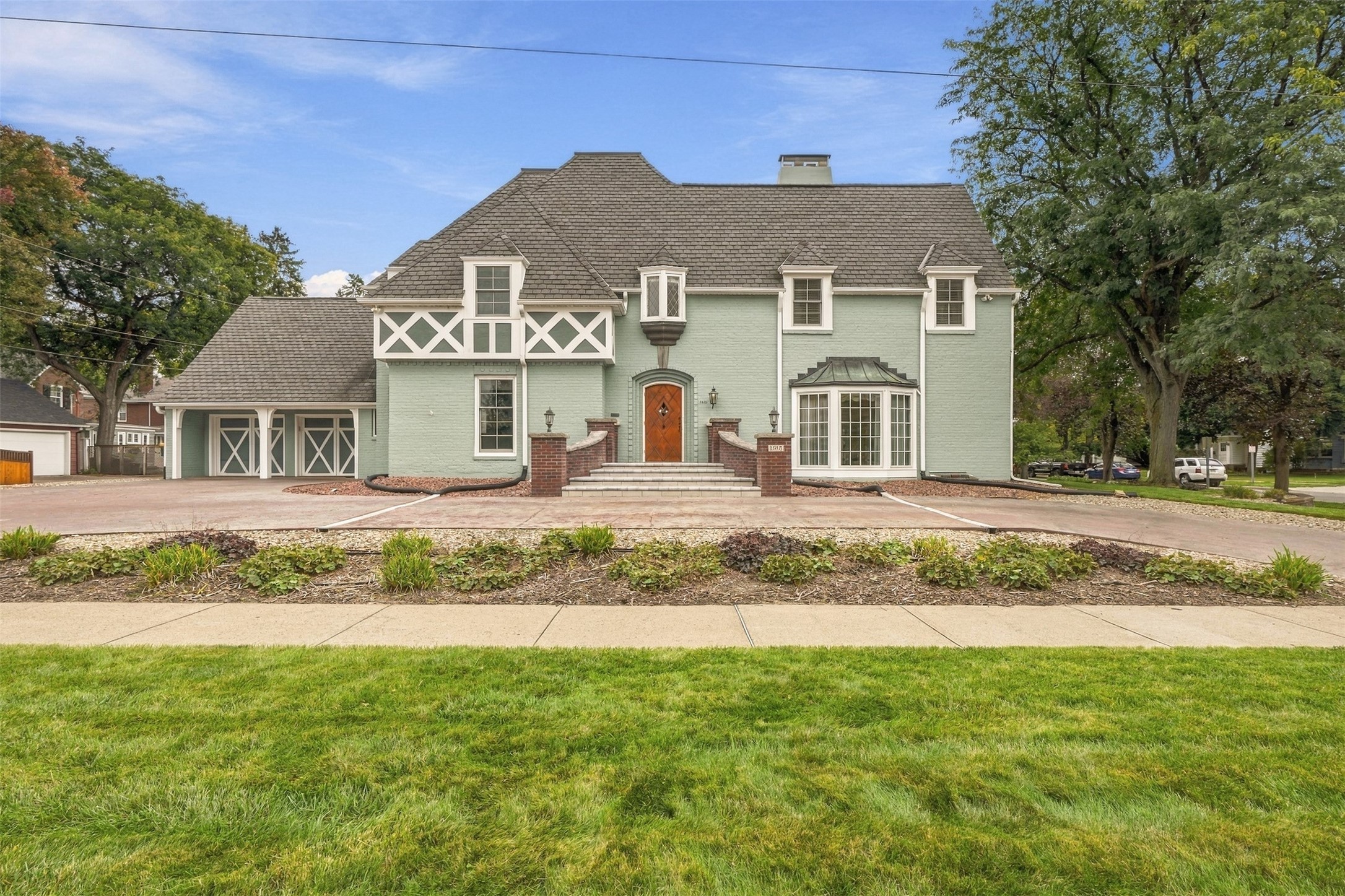 Photo of 1615 Park Avenue